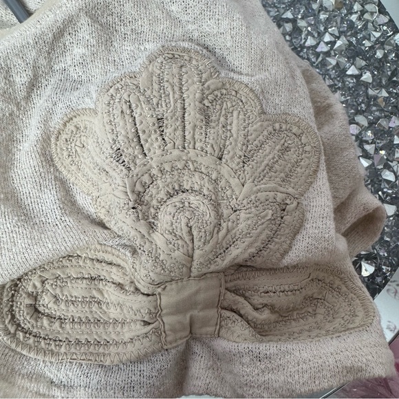 Pilcro and the letterpress tshirt floral design on shoulders distressed collar - Picture 3 of 9